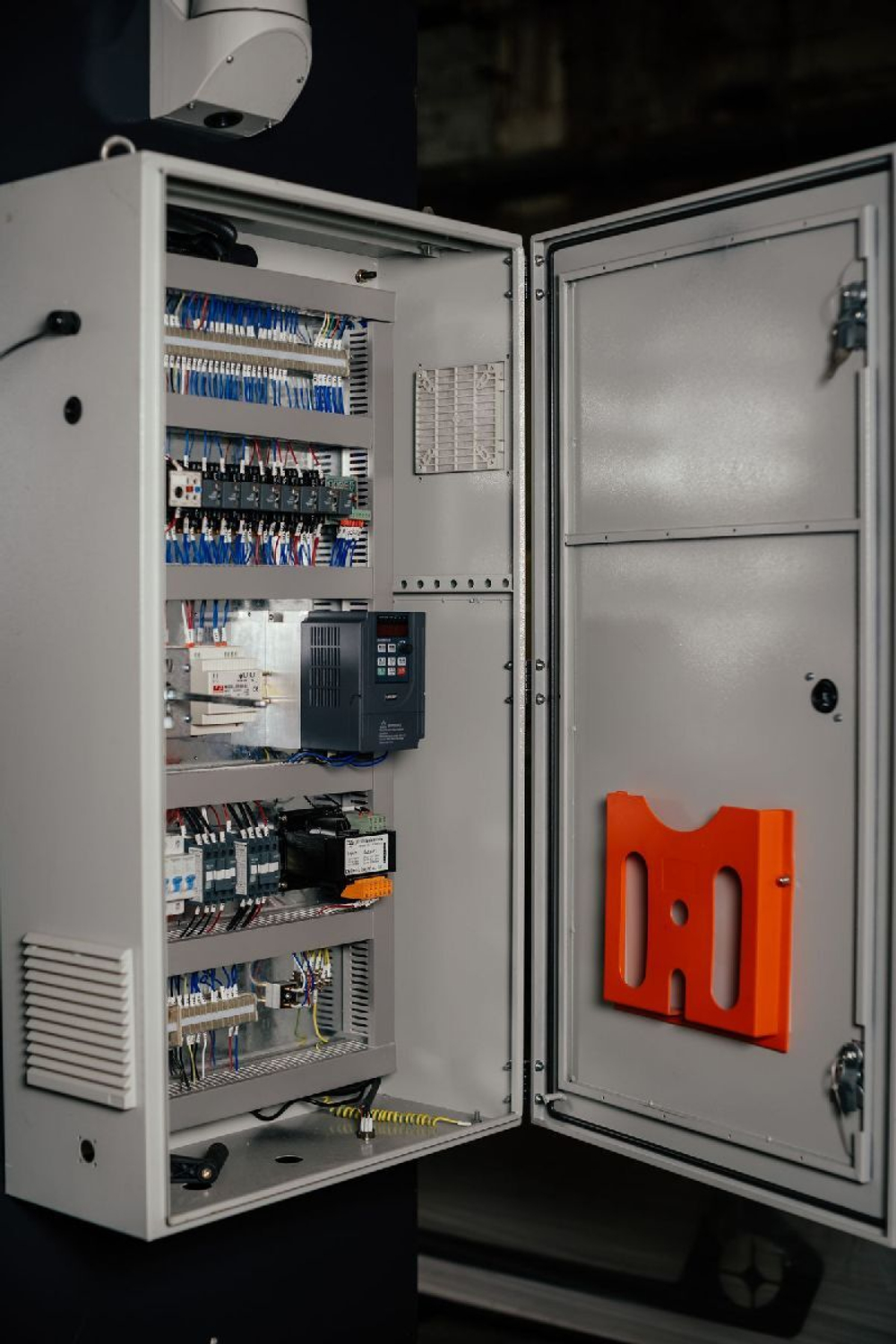 Гидравлический листогибочный пресс B-Power 30/1600