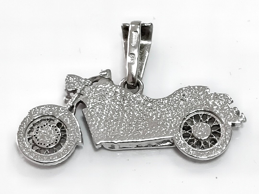 Ювелирная подвеска из серебра