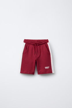 ZARA КОМПЛЕКТ ИЗ ФУТБОЛКИ И ШОРТОВ-БЕРМУДОВ В СПОРТИВНОМ СТИЛЕ, КРАСНЫЙ