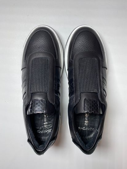 Кроссовки женские