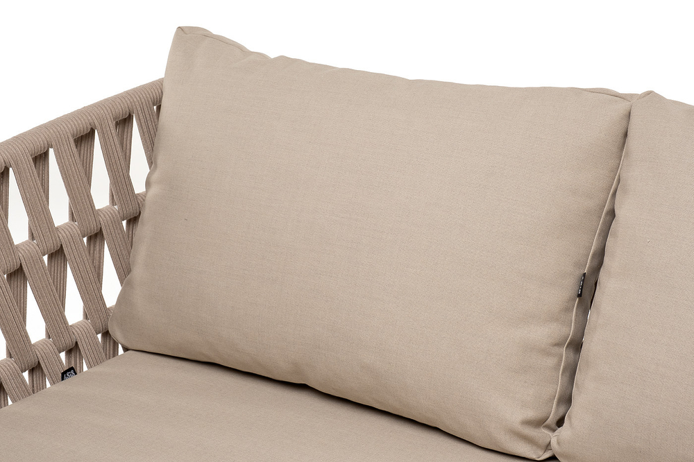 "Диего" диван 2-местный плетеный из роупа, основание дуб, каркас алюминий светло-серый (RAL7035) шагрень, роуп бежевый круглый, ткань бежевая 15052