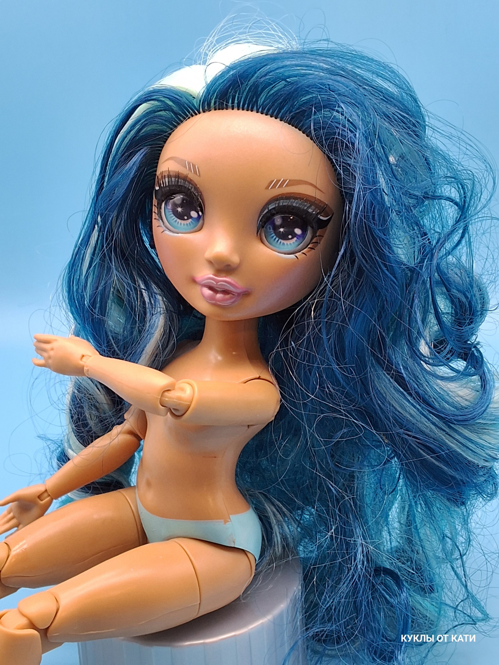 Кукла Rainbow High Winter Break SKYLER