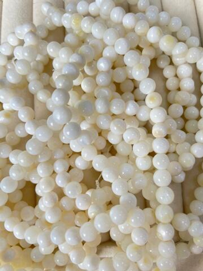 пр6 Перламутр молочный шар гладкий 6мм, 38см