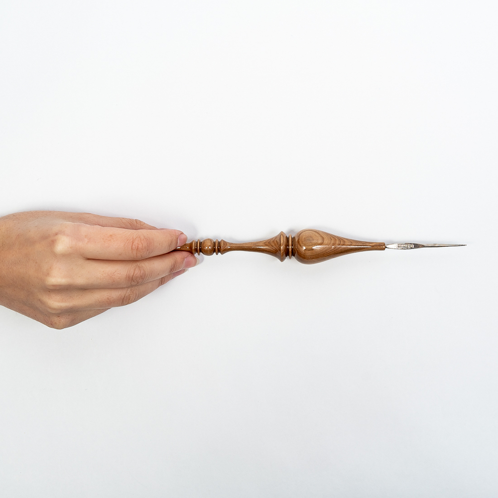 Железный крючок для вязания с деревянной ручкой из рябиной размером 0,8 мм. K129