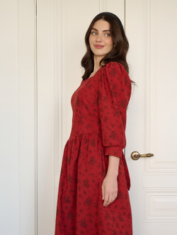 Платье с вырезом-сердечко