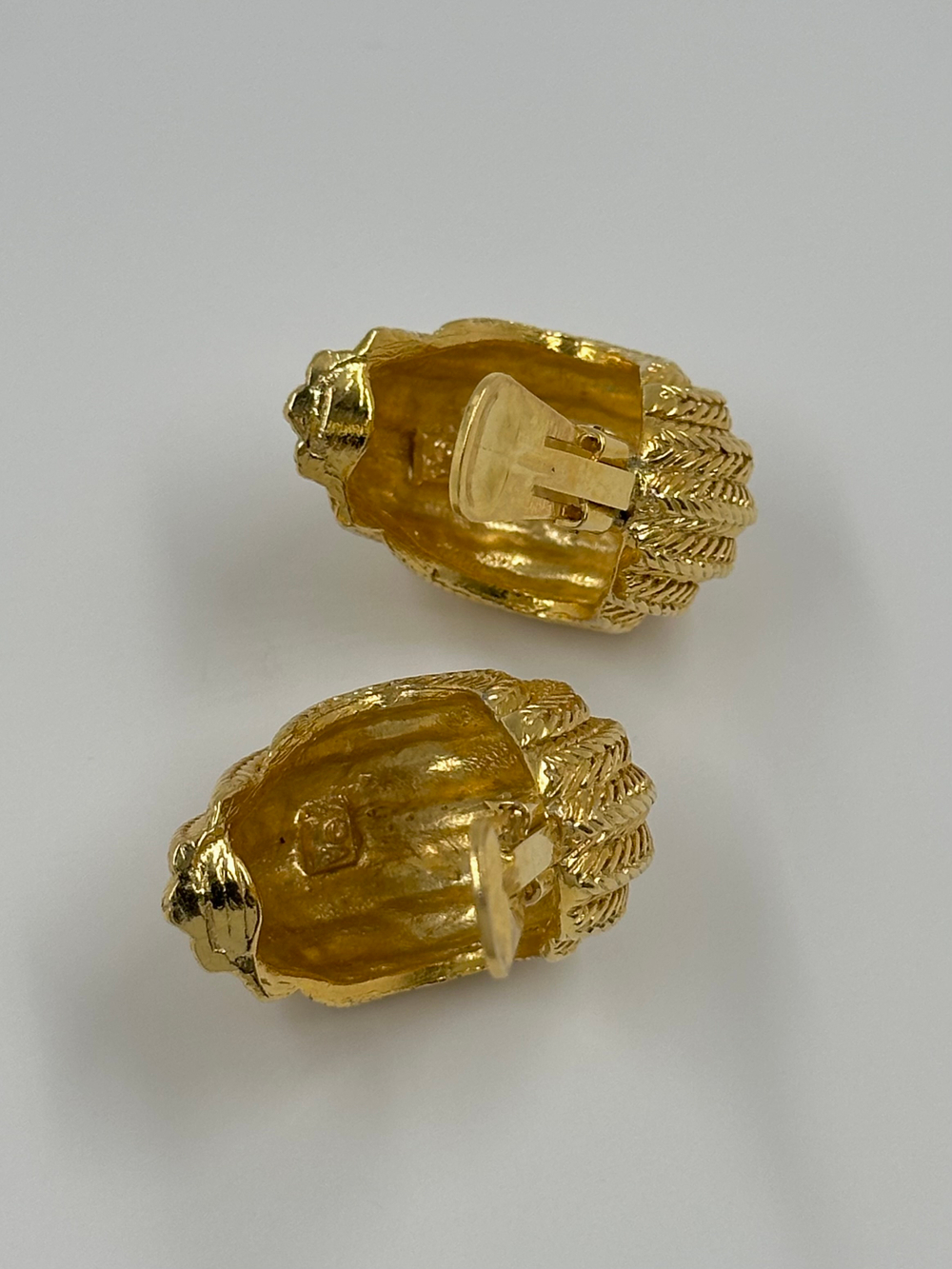 Объёмные клипсы Liz Claiborne