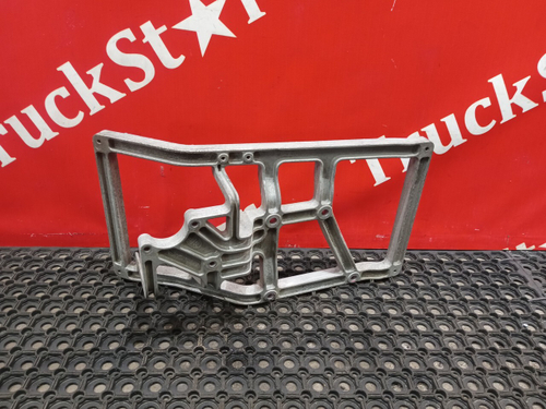 Кронштейн крыла переднего правого 2023г.