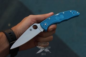 Складной нож Spyderco Endura Flat Ground Blue C10FPBL c клинком из стали VG-10, рукоять FRN