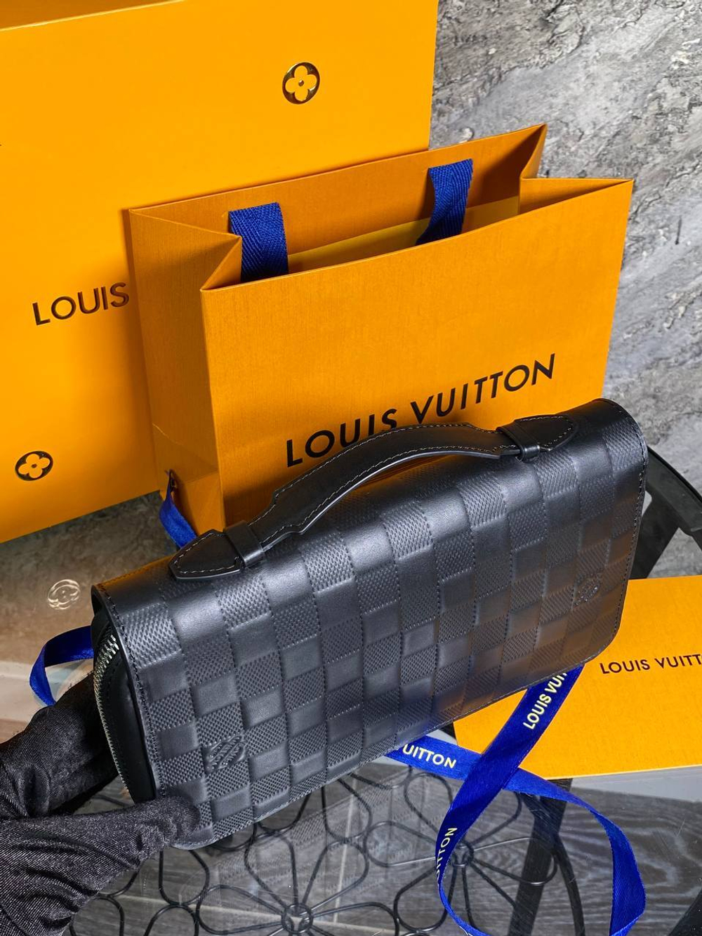 Борсетка Louis Vuitton