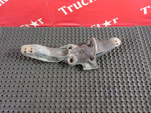 Кронштейн пневморессоры правый