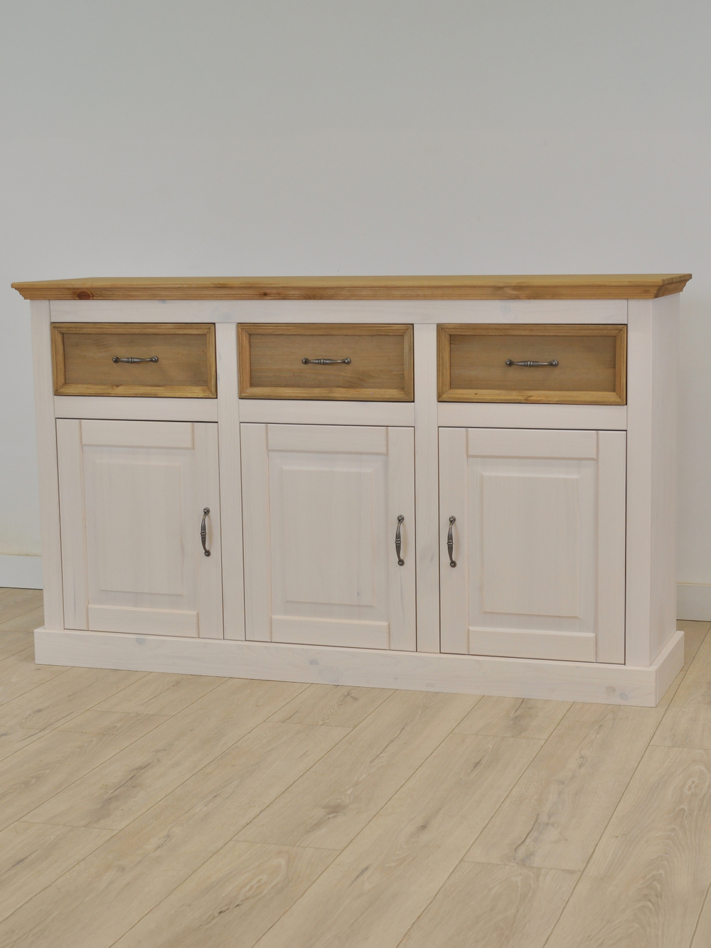 Комод Ландхаус 3 двери 3 ящика