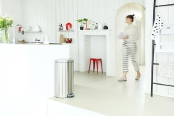 Brabantia Контейнер для мусора с плоской спинкой 40 л белый