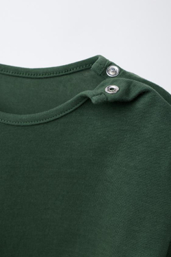 ZARA НАБОР ИЗ ТРЕХ ФУТБОЛОК: ОДНОТОННЫЕ И В ПОЛОСКУ, МЯГКИЙ ЗЕЛЕНЫЙ