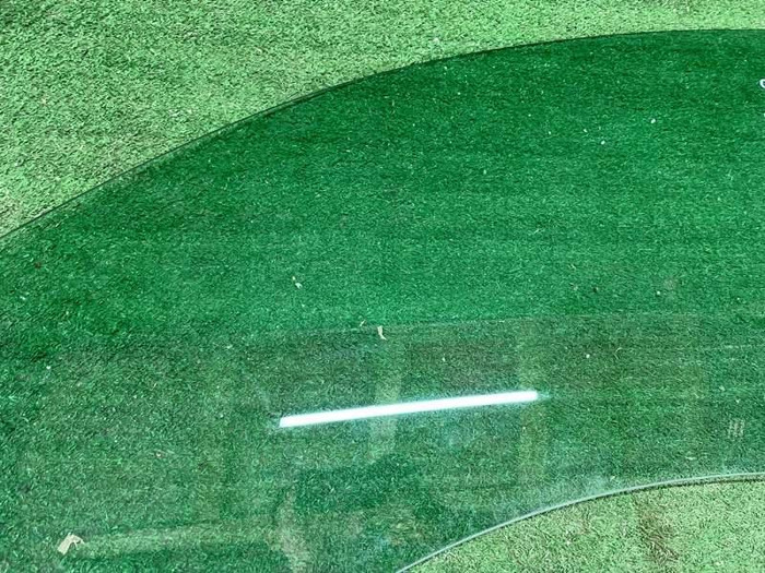 Стекло двери переднее левое Mercedes E C238 16-23