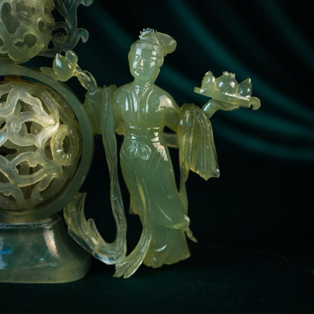 Скульптурная композиция «Небесные красавицы вокруг шара»