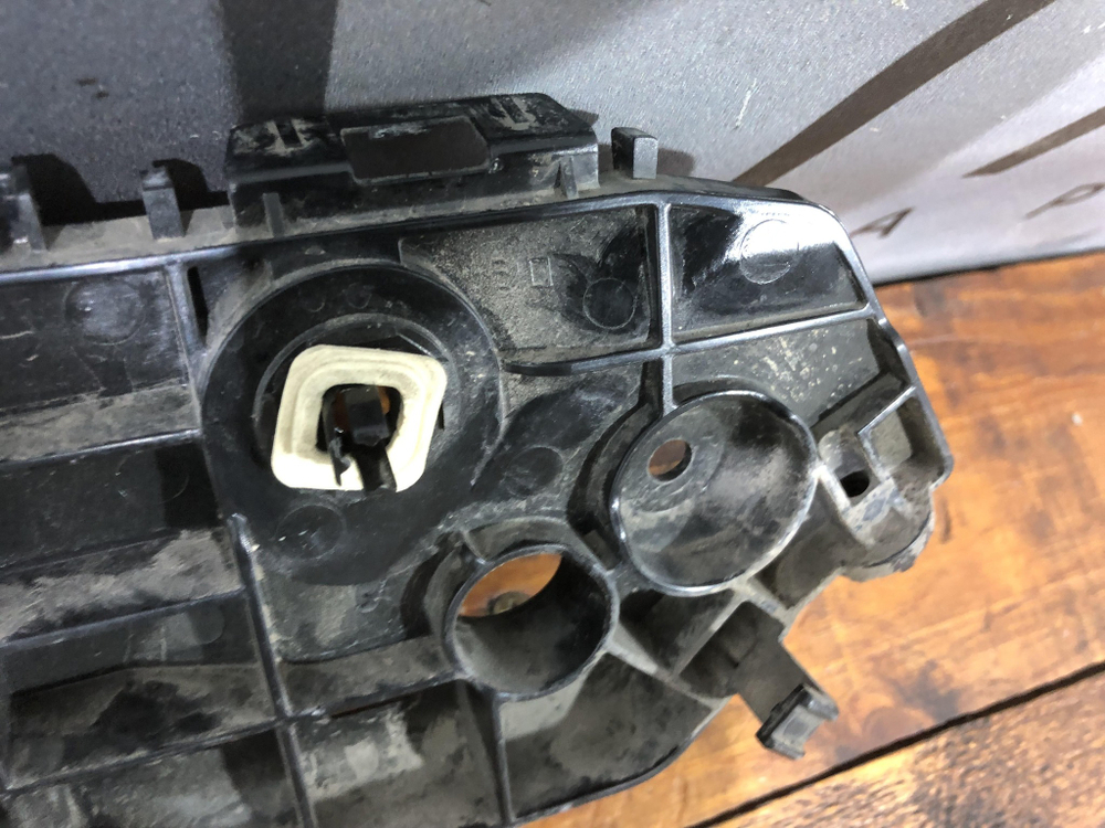 Крепление заднего бампера Land Cruiser 300 21-нв Б/У Оригинал 5215660150