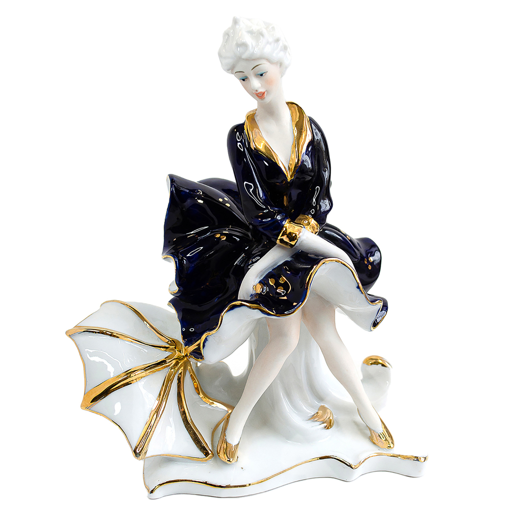 Дама с зонтиком. Фарфор, бисквитный фарфор, роспись ручная золотом. Италия, Autumn BSB. ХХ век