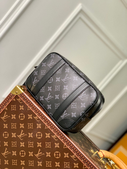 Louis Vuitton Pochette Kasai