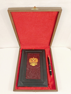 Набор "Ежедневник "Герб РФ" (златоустовская гравюра) из натуральной кожи со съемной обложкой и авторучкой Parker"