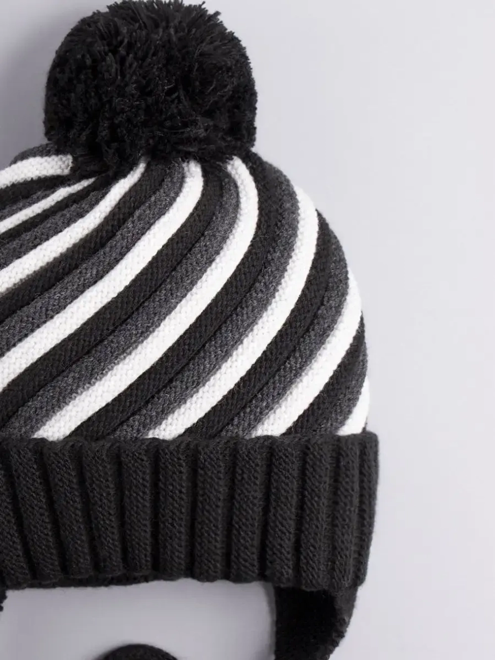 Шапка вязаная зимняя для детей