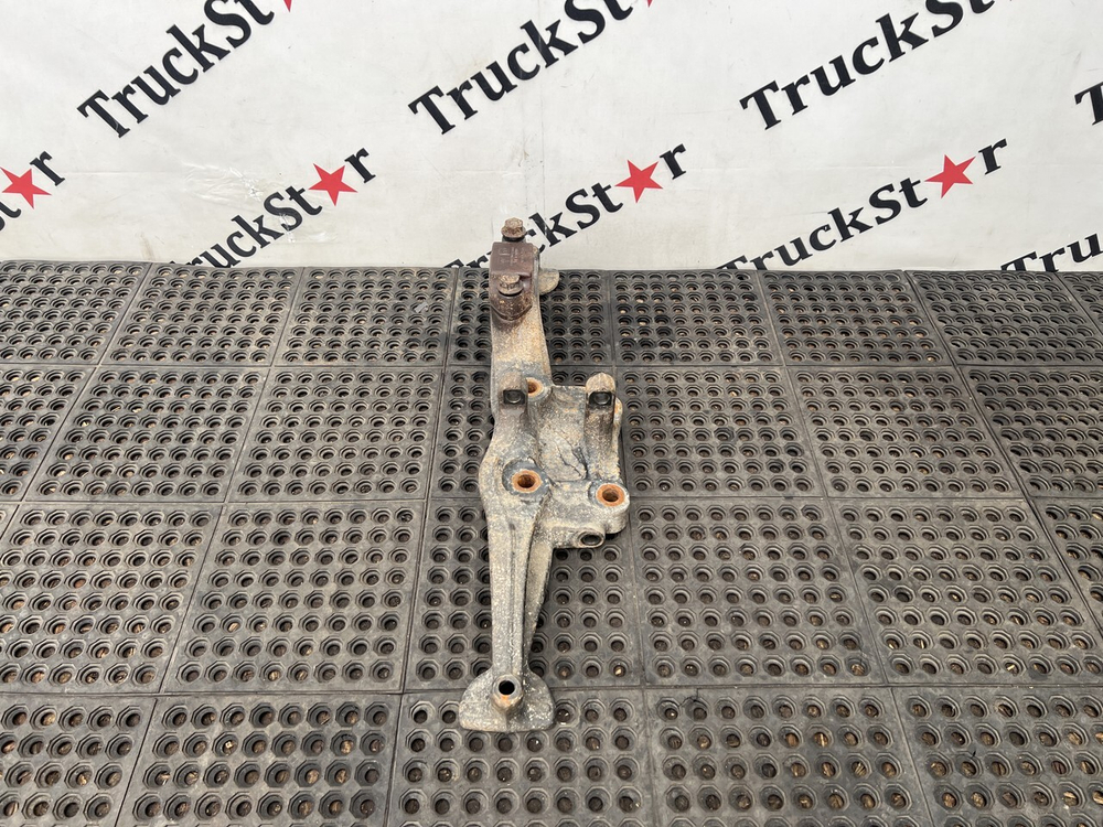 Кронштейн пневморессоры задний правый 2023г.