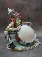 Статуэтка. Фарфор. Клоун барабанщик. Capodimonte. Италия