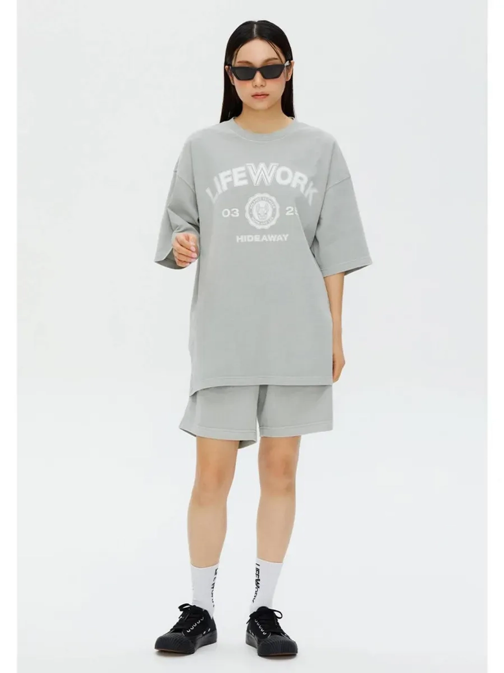 Базовые пигментные шорты с принтом логотипа