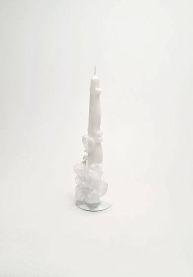 Свеча резная на металлическом подсвечнике