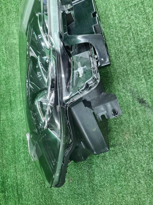 Фара правая Nissan X-Trail T32 (2017-2022) LED