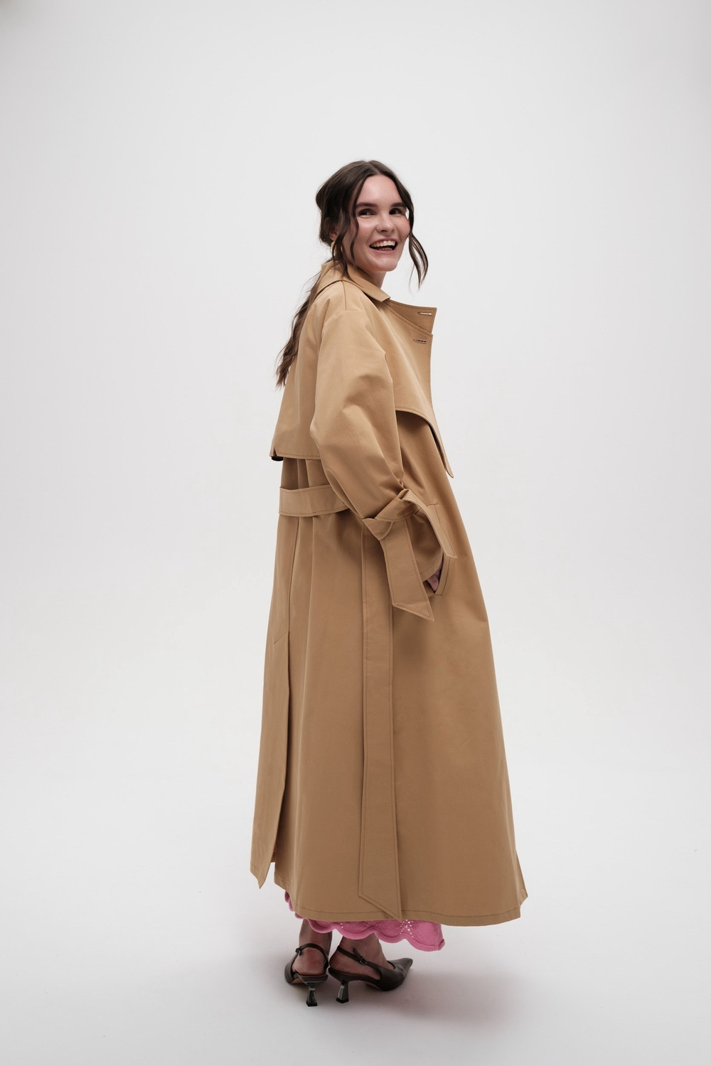 Бежевый тренч с двумя кокетками