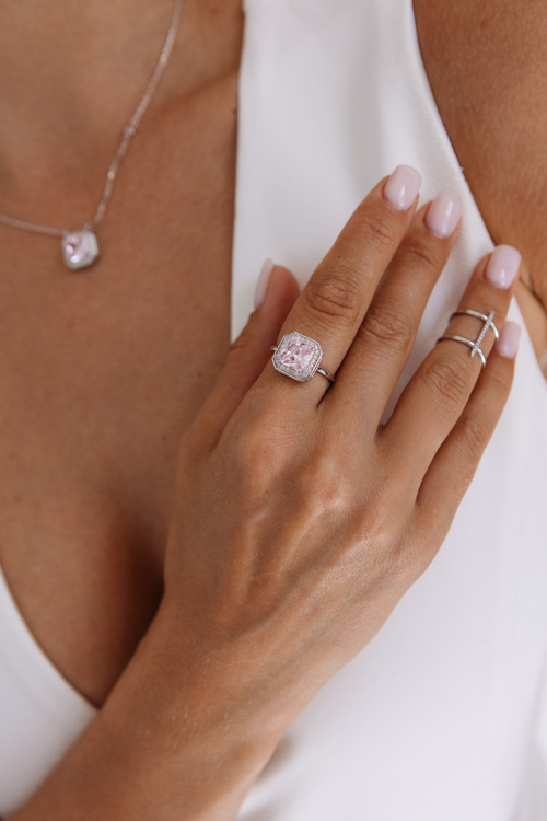 Кольцо "DIVA" c розовым квадратным фианитом