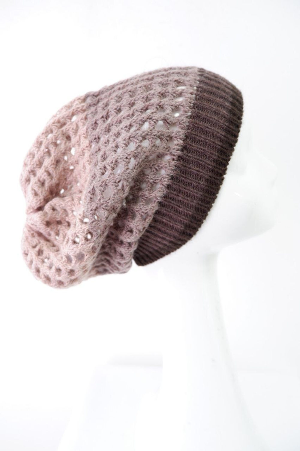 Шапка GUESS модная