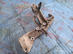 Кулак поворотный (кронштейн) левый Шкода Октавия А5 1.4 BUD Б/У