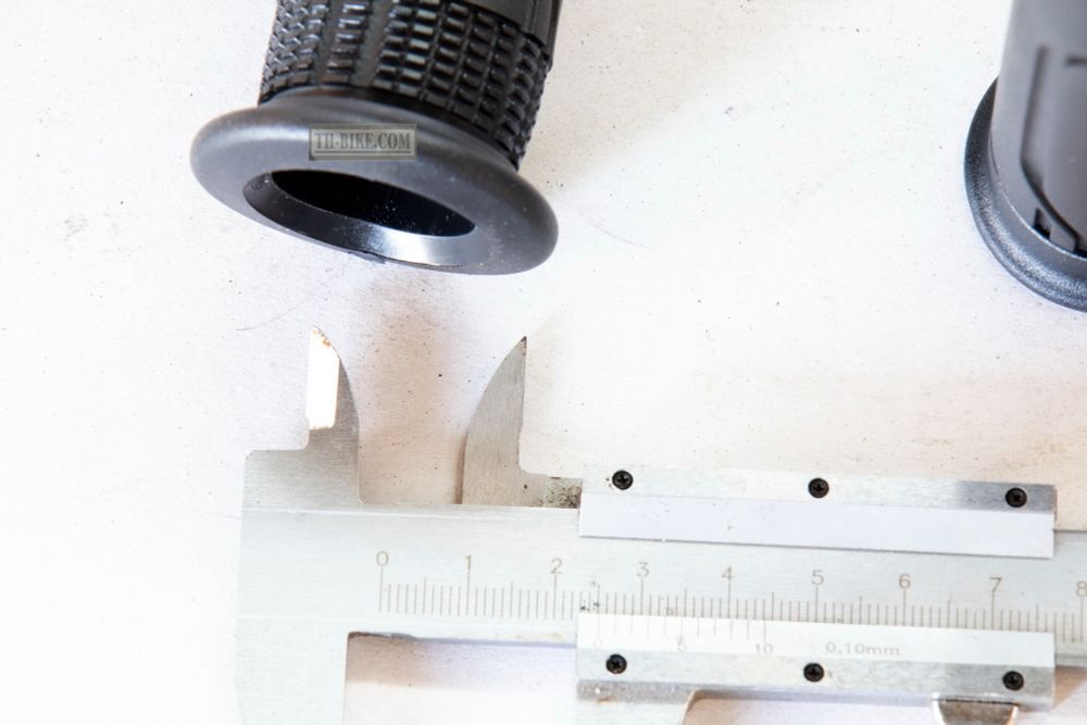 Grips set, (53140-KYJ-900 / 53166-KYJ-900 copy). Aftermarket. 1 Pair