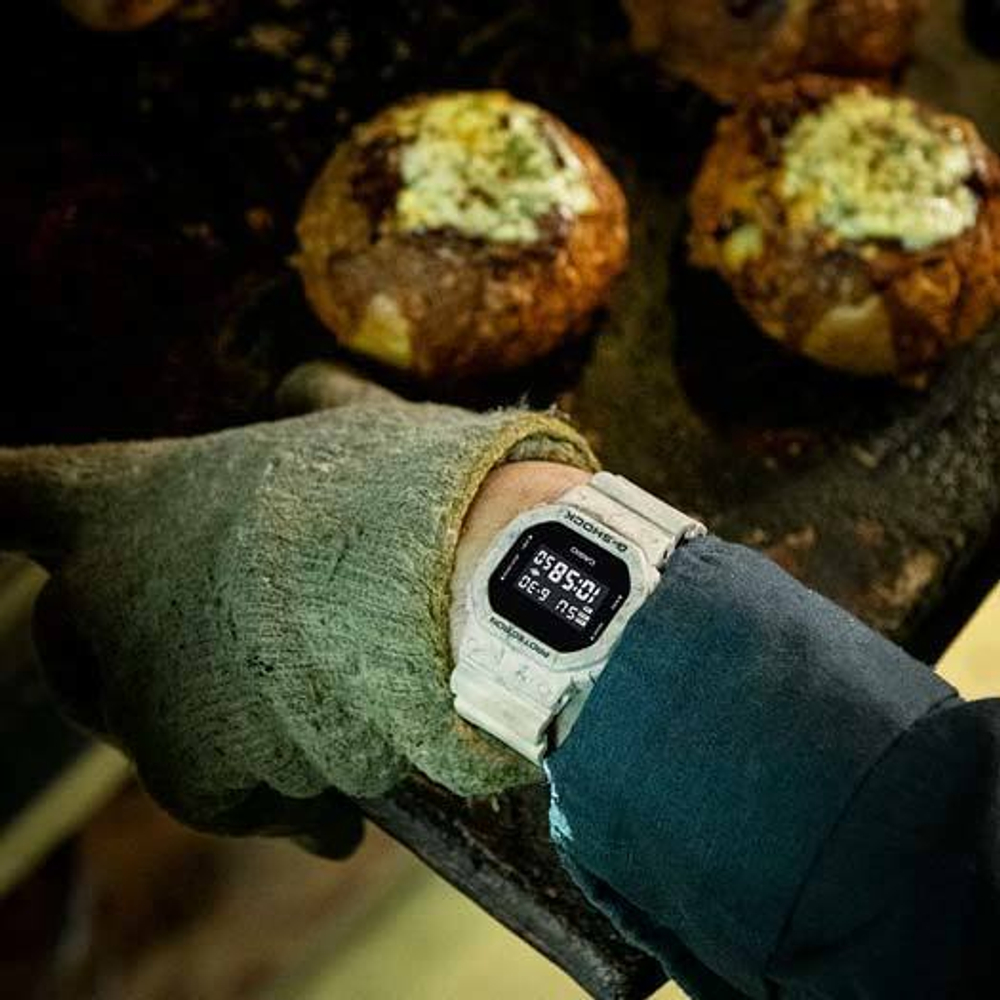 Японские наручные часы Casio G-SHOCK DW-5600WM-5ER с хронографом