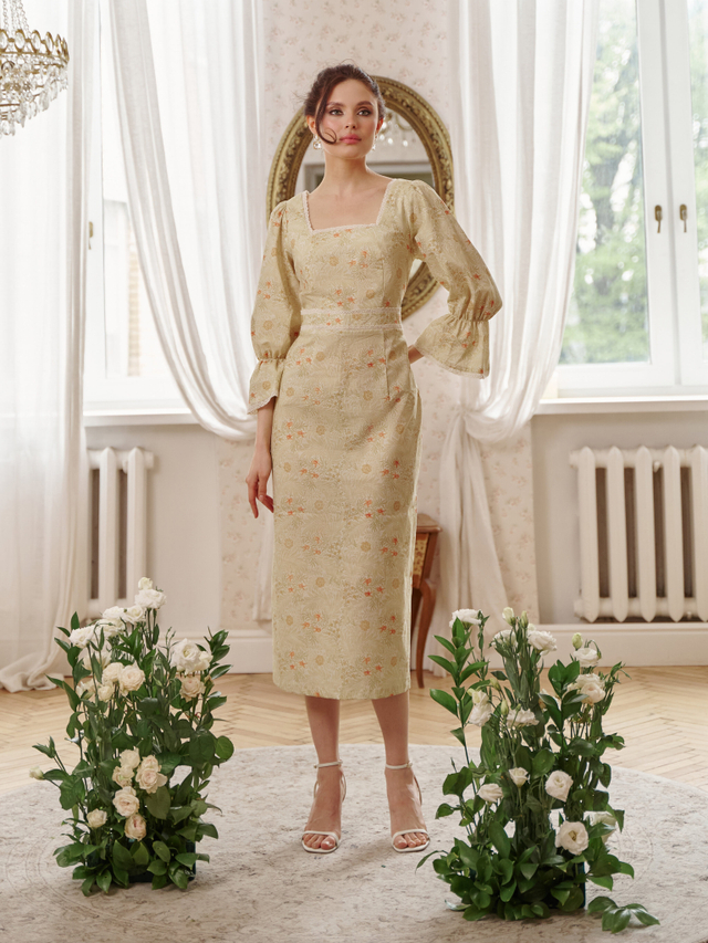 Платье с кружевом длинное