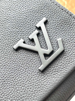 Louis Vuitton Takeoff Messenger PM
