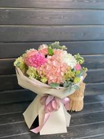 Букет пышный с гортензией