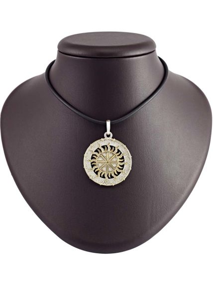 Изображение коловрата из серебра с позолотой правый вид на постаменте в масштабе.