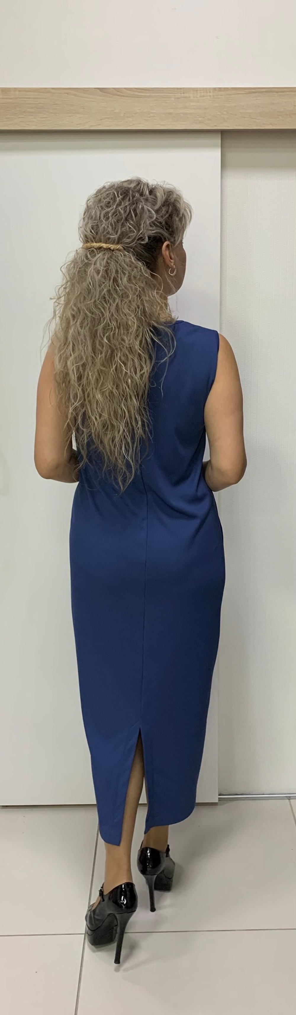 Синий трикотажный сарафан-платье в мелкий рубчик