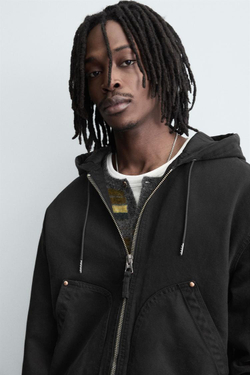 ZARA СТЕГАНАЯ КУРТКА С КАПЮШОНОМ, ЧЕРНЫЙ