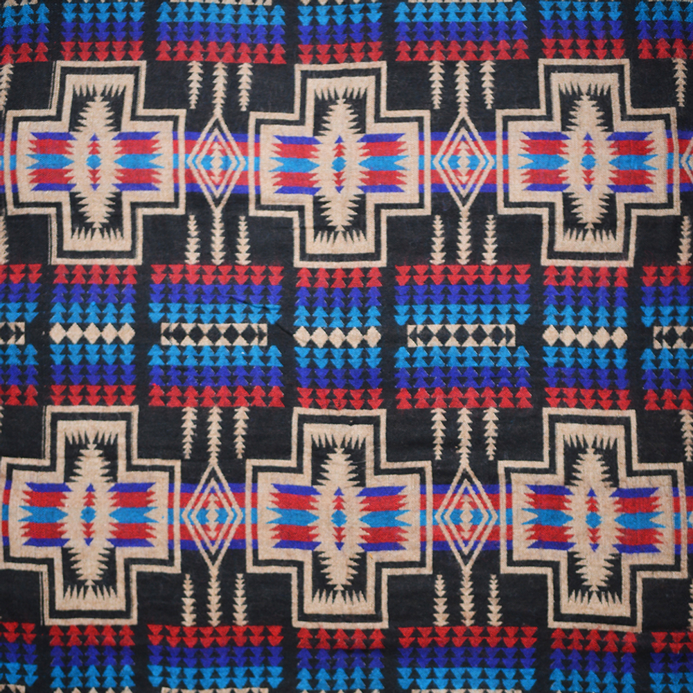 Палантин теплый с орнаментом Навахо