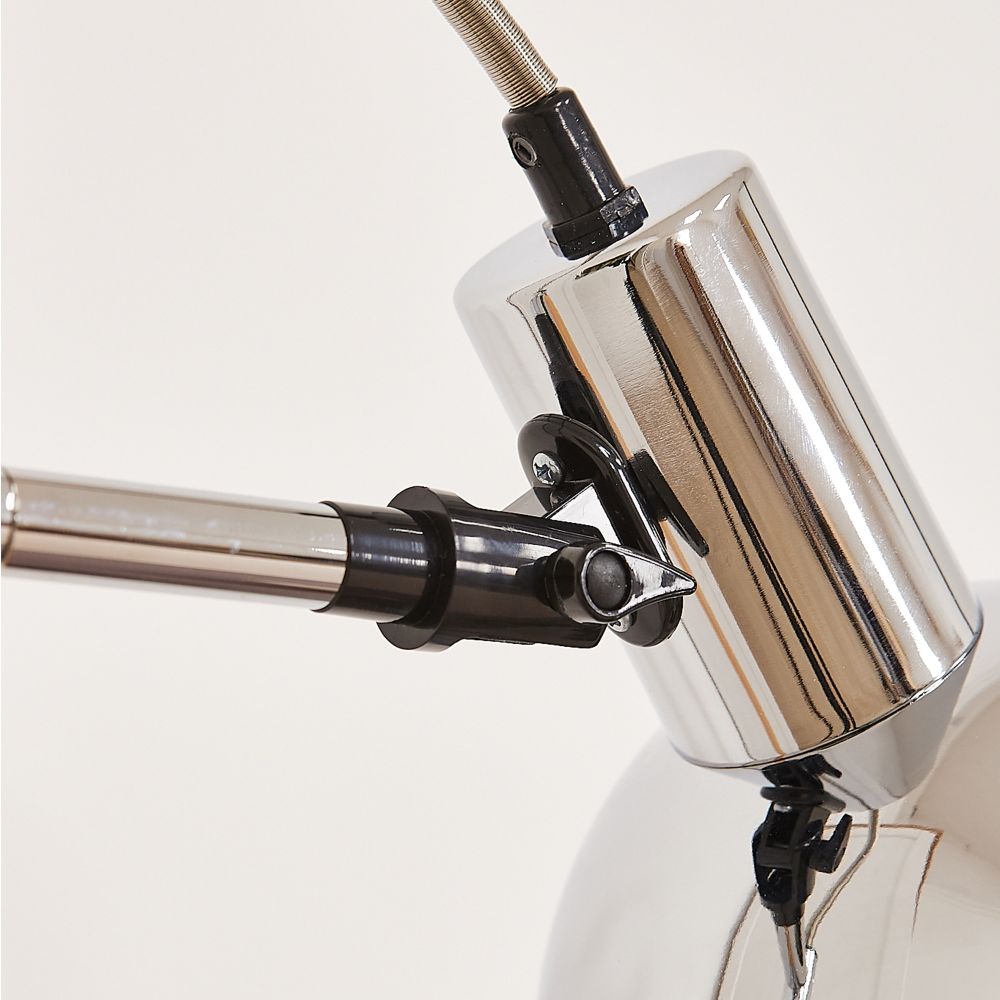 UML-T702 E14 SILVER Торшер напольный под лампу Е14. 60W. с регулировкой наклона. Механический выключатель. Серебристый. ТМ Uniel