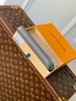 Louis Vuitton Zippy Wallet
