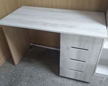 Стол письменный однотумбовый