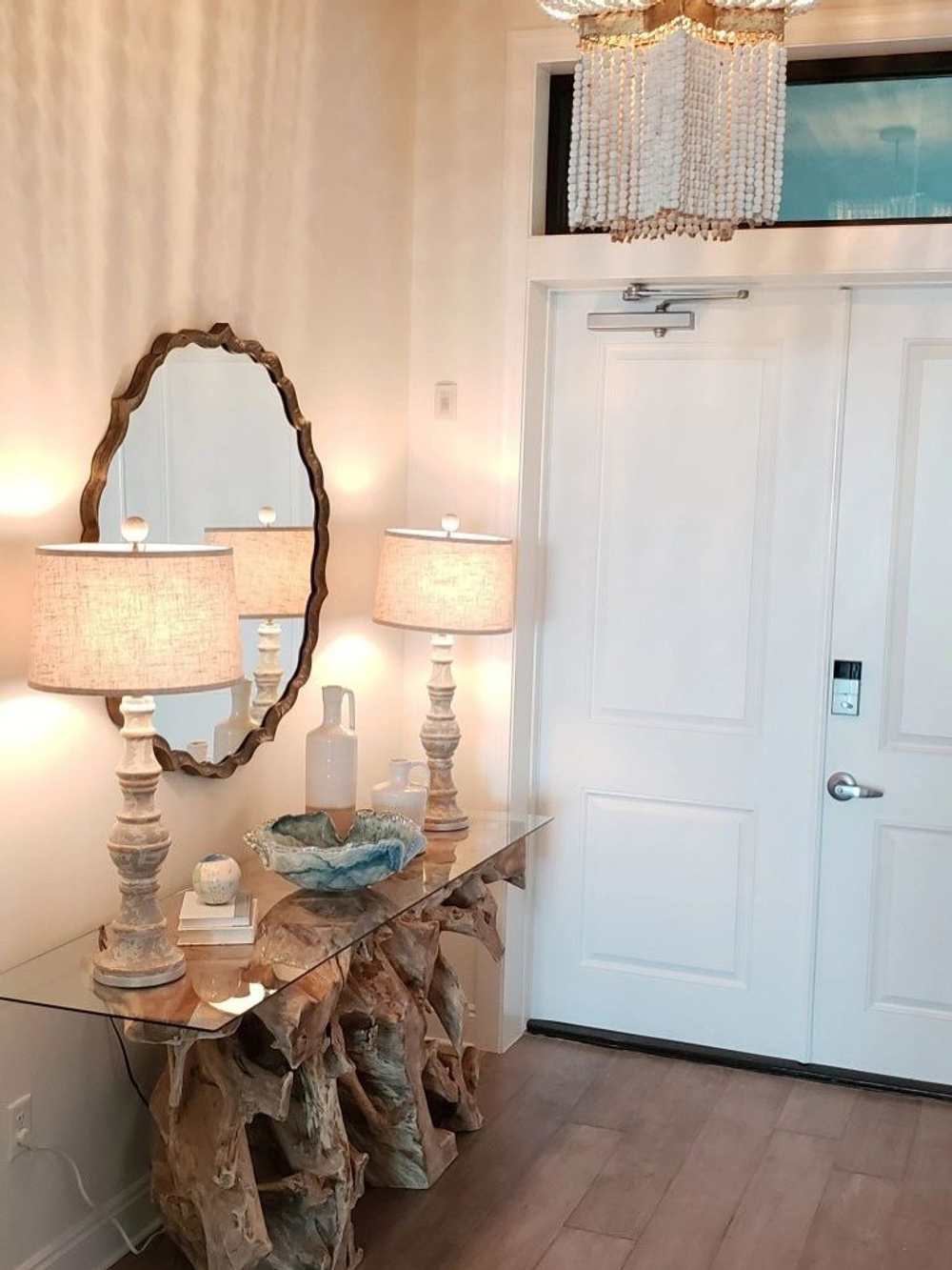 Люстра подвесная из деревянных бусинок