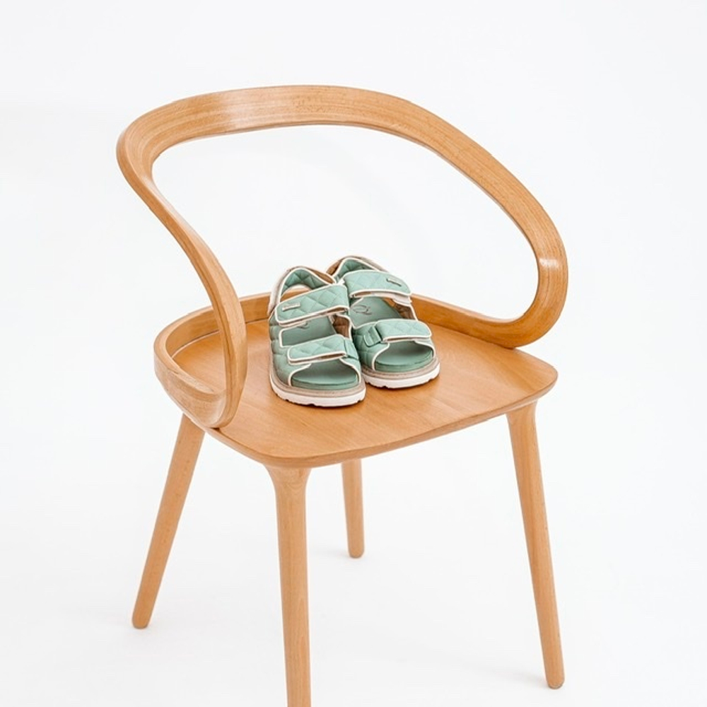 Сандалии из натуральной кожи на липучках фисташкового оттенка