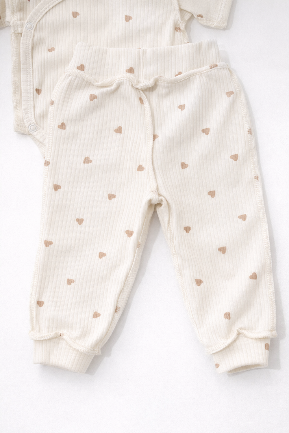 Боди кр.рукав и штанишки в рубчик, Сердечки