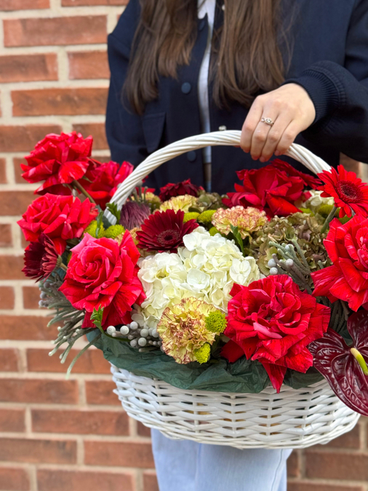 Корзина "Алый презент"