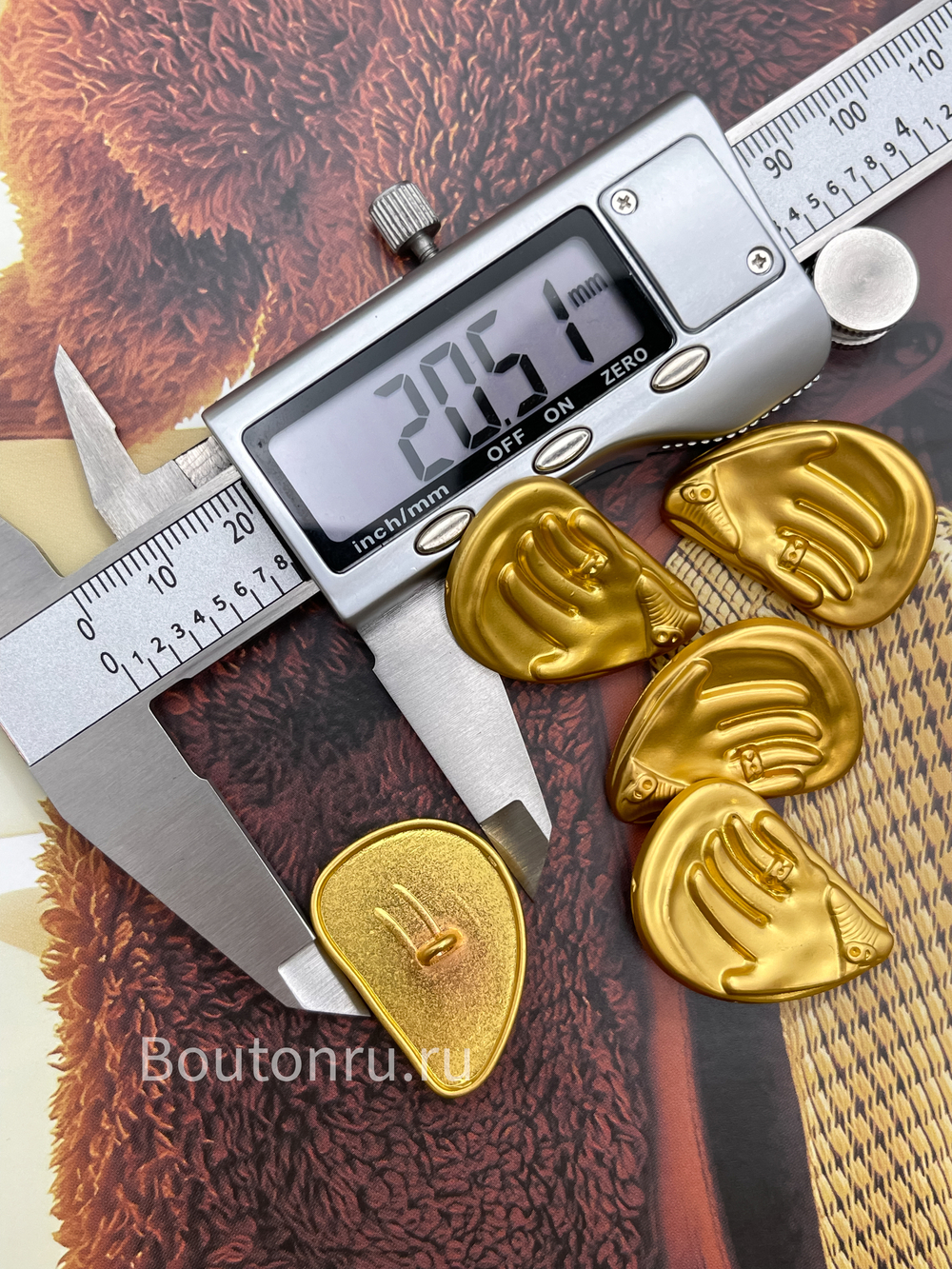 Пуговицы Скиапар. золотистые "Ладонь"